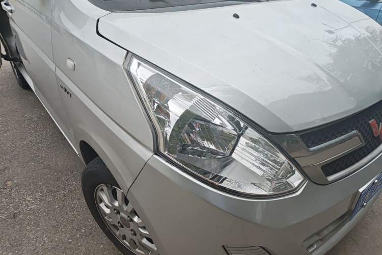 Used Wuling Rongguang V 2018 1.5L Practical Version Right Front Headlight