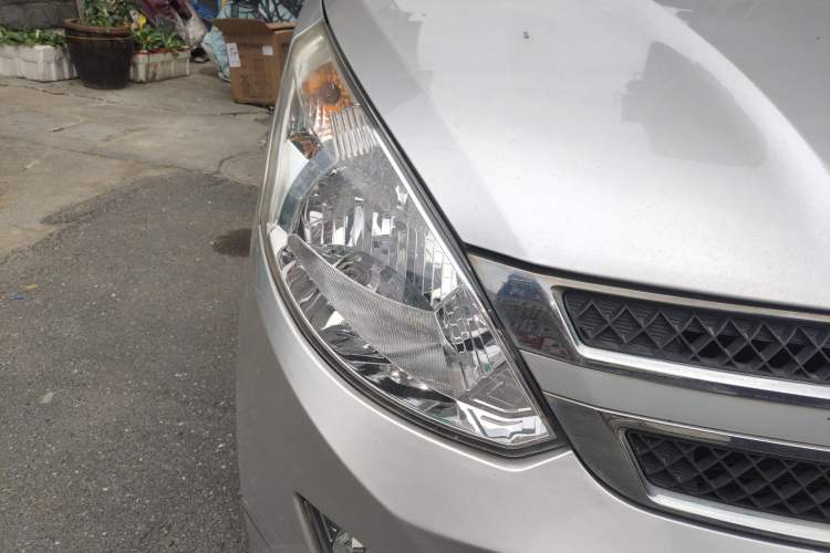 Used Wuling Rongguang V 2018 1.5L Standard Version Right Front Headlight