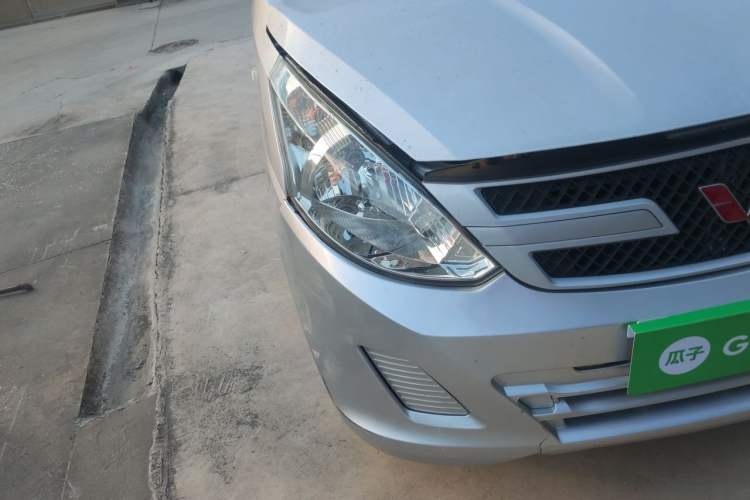 Used Wuling Rongguang V 2018 1.5L Practical Version Right Front Headlight