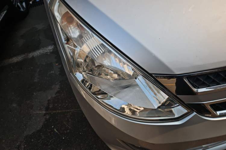 Used Wuling Rongguang V 2018 1.5L Standard Version Right Front Headlight