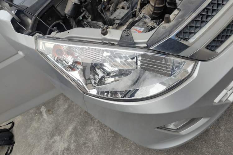 Used Wuling Rongguang V 2018 1.5L Standard Version Right Front Headlight