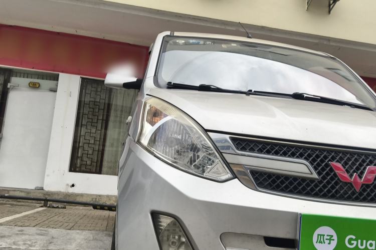 Used Wuling Rongguang V 2018 1.5L Standard Version Right Front Headlight