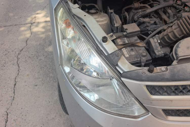 Used Wuling Rongguang V 2018 1.5L Practical Version Right Front Headlight