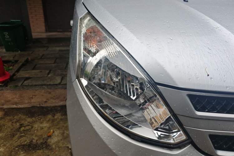 Used Wuling Rongguang V 2018 1.5L Practical Version Right Front Headlight