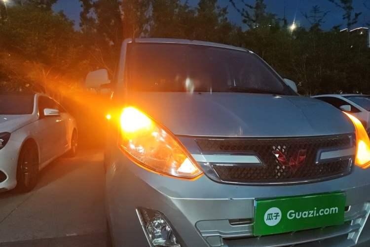 Used Wuling Rongguang V 2018 1.5L Standard Version Right Front Headlight