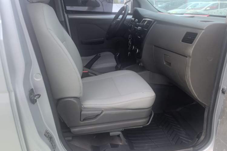 Used Wuling Rongguang V 2018 1.5L Practical Version Right Front Seat