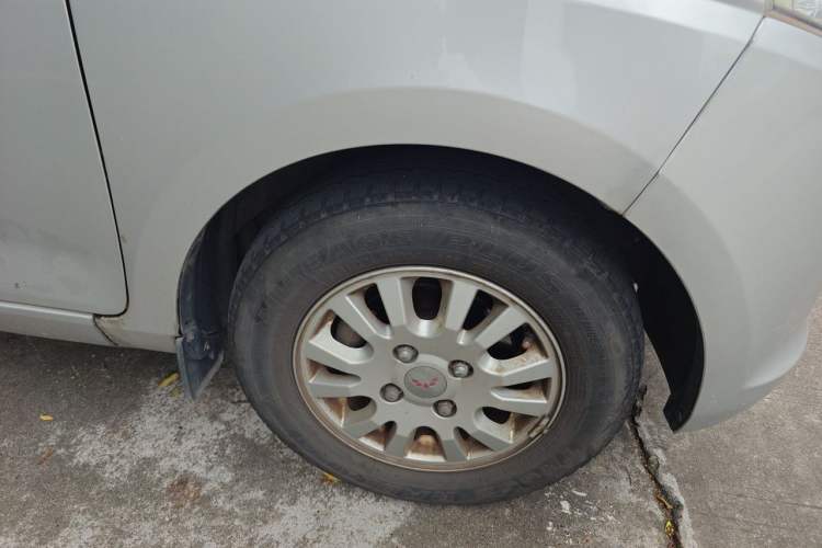 Used Wuling Rongguang V 2018 1.5L Standard Version Right Front Wheel Hub