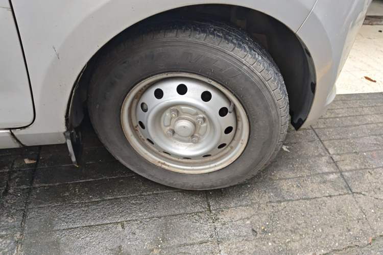 Used Wuling Rongguang V  Right Front Wheel Hub