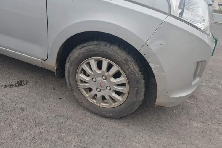 Used Wuling Rongguang V 2018 1.5L Standard Version Right Front Wheel Hub