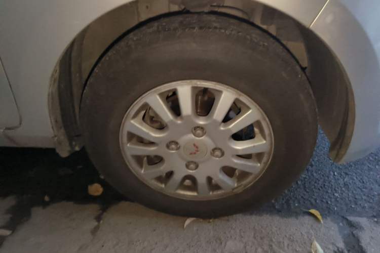 Used Wuling Rongguang V 2018 1.2L Standard Model Right Front Wheel Hub