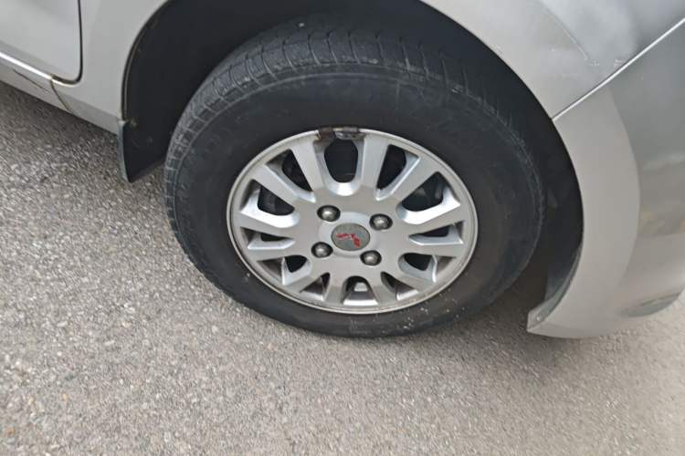 Used Wuling Rongguang V 2018 1.5L Practical Version Right Front Wheel Hub