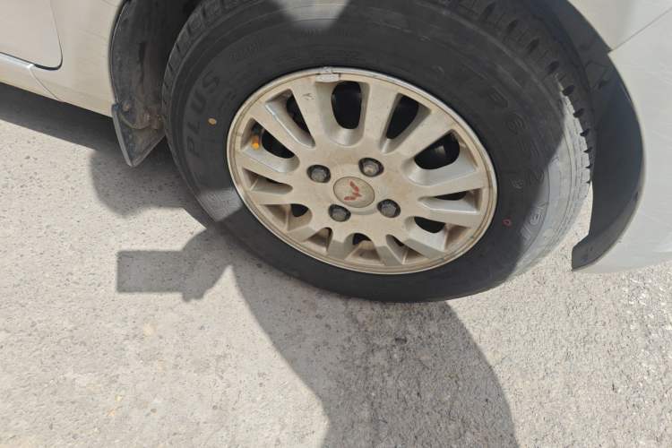 Used Wuling Rongguang V 2018 1.5L Standard Version Right Front Wheel Hub