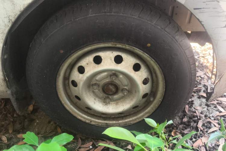 Used Wuling Rongguang V 2018 1.5L Practical Version Right Front Wheel Hub