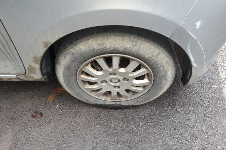 Used Wuling Rongguang V 2018 1.5L Practical Version Right Front Wheel Hub