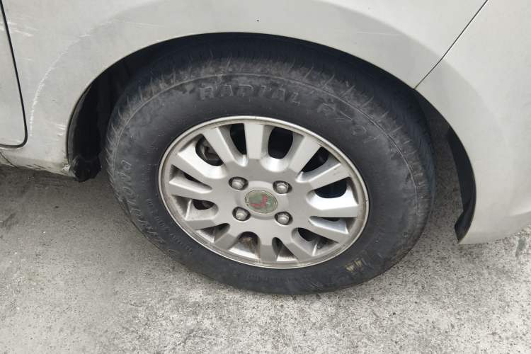 Used Wuling Rongguang V 2018 1.5L Standard Version Right Front Wheel Hub