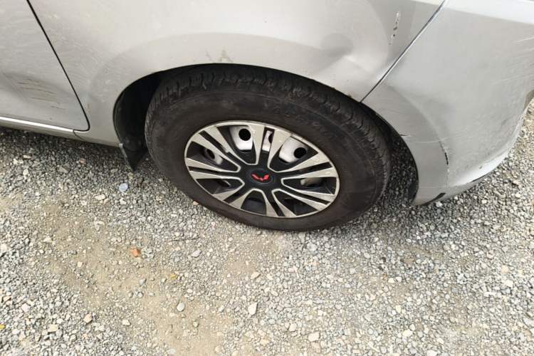 Used Wuling Rongguang V 2018 1.5L Practical Version Right Front Wheel Hub