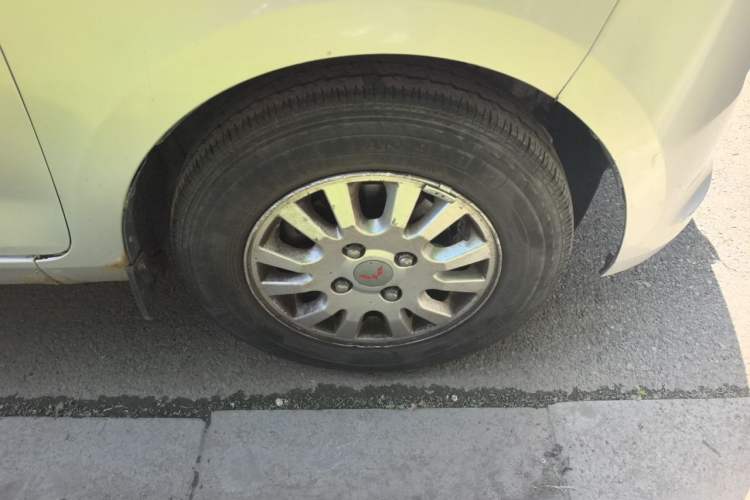 Used Wuling Rongguang V 2018 1.5L Standard Version Right Front Wheel Hub