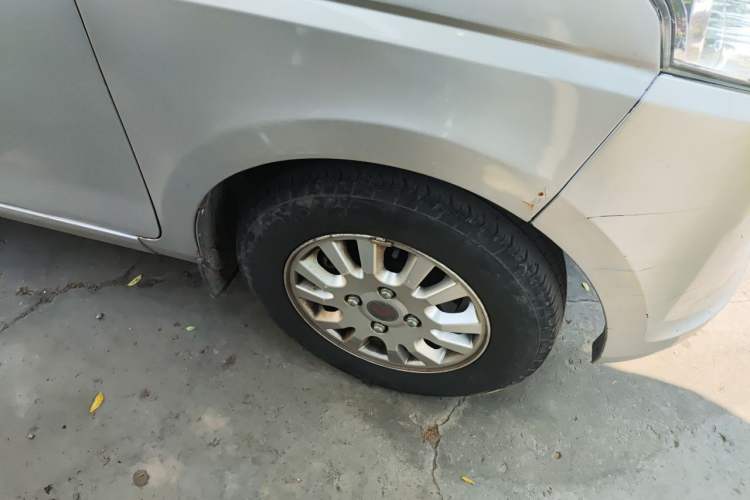 Used Wuling Rongguang V 2018 1.5L Standard Version Right Front Wheel Hub