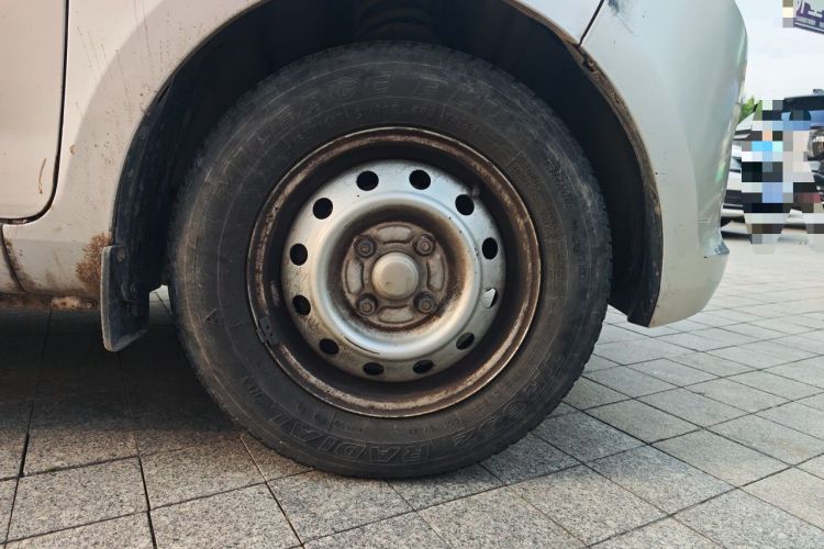 Used Wuling Rongguang V  Right Front Wheel Hub