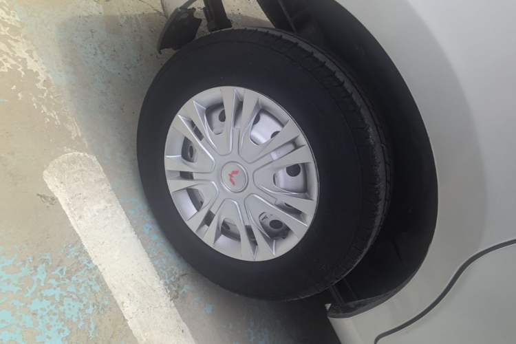 Used Wuling Rongguang V 2018 1.5L Practical Version Right Rear Wheel Hub