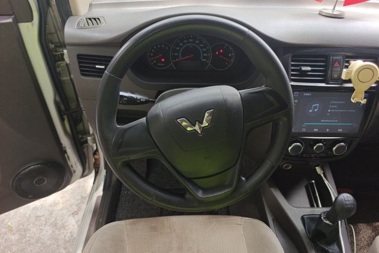 Used Wuling Rongguang V 2018 1.5L Standard Version Steering Wheel