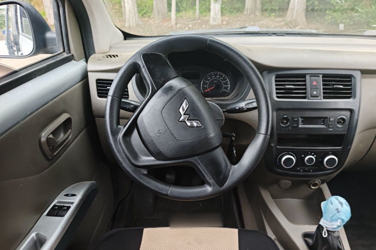 Used Wuling Rongguang V 2018 1.5L Practical Version Steering Wheel