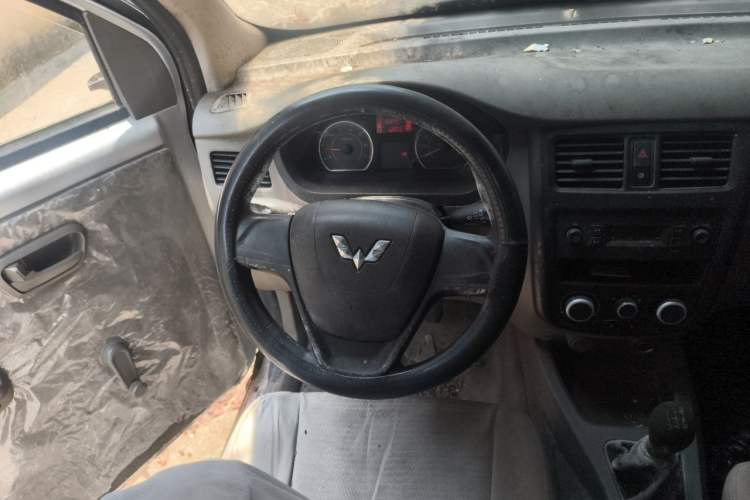Used Wuling Rongguang V 2018 1.5L Practical Version Steering Wheel