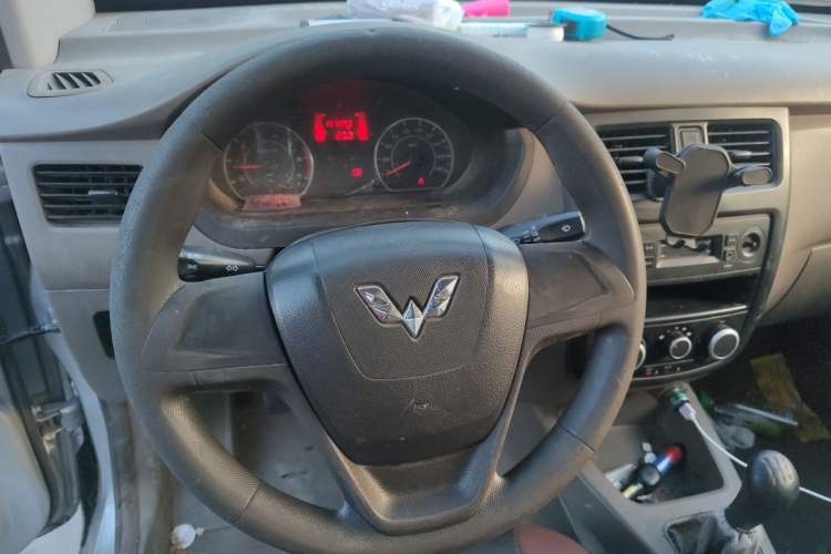 Used Wuling Rongguang V 2018 1.5L Practical Version Steering Wheel