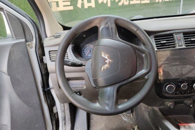 Used Wuling Rongguang V 2018 1.5L Practical Version Steering Wheel