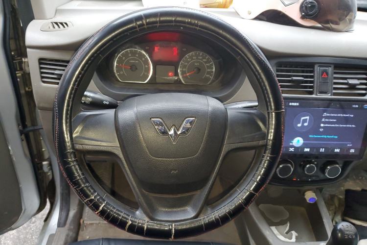 Used Wuling Rongguang V 2018 1.5L Practical Version Steering Wheel
