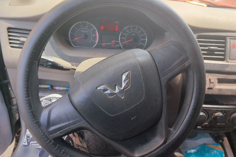 Used Wuling Rongguang V 2018 1.5L Practical Version Steering Wheel