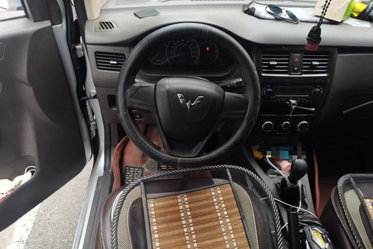 Used Wuling Rongguang V 2018 1.5L Standard Version Steering Wheel