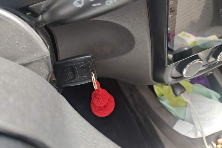 Used Wuling Rongguang V 2018 1.5L Standard Version Vehicle Key