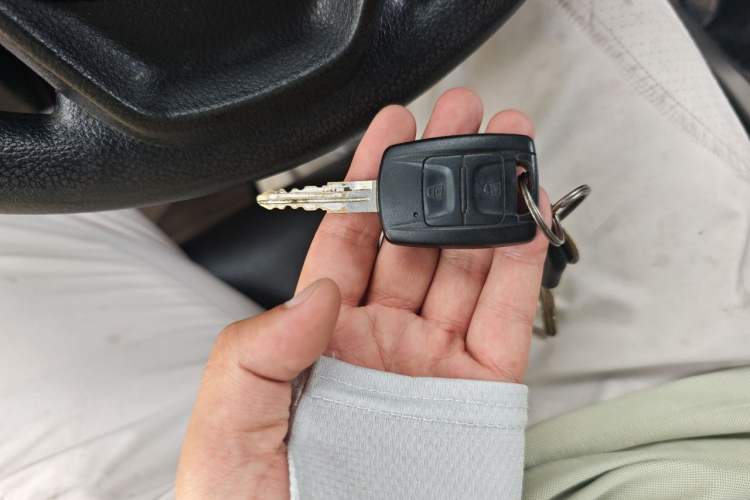 Used Wuling Rongguang V 2018 1.5L Standard Version Vehicle Key