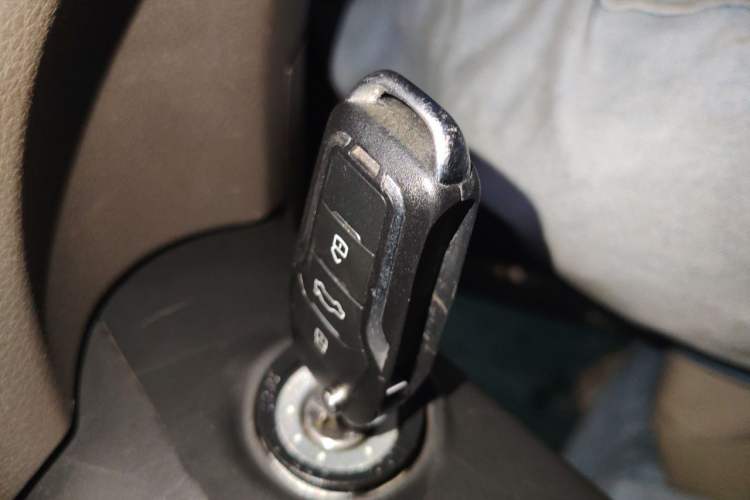 Used Wuling Rongguang V 2018 1.5L Standard Version Vehicle Key