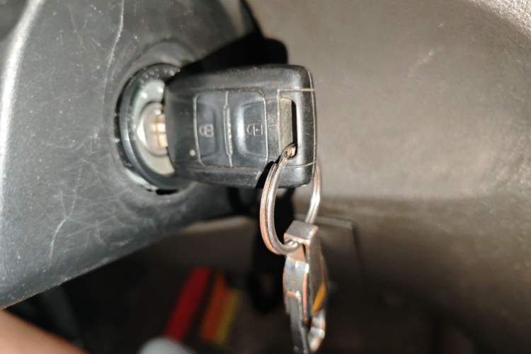 Used Wuling Rongguang V 2018 1.2L Standard Model Vehicle Key