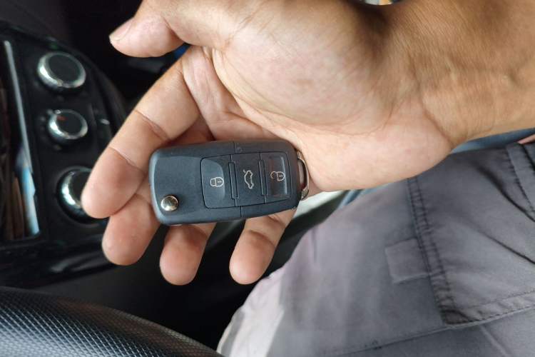 Used Wuling Rongguang V 2018 1.5L Standard Version Vehicle Key