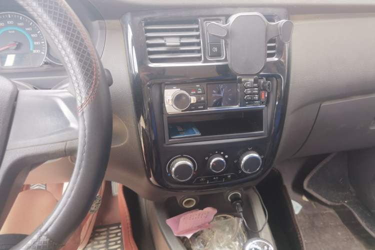 Used Wuling Rongguang V 2018 1.5L Standard Version Audio And AC Panel