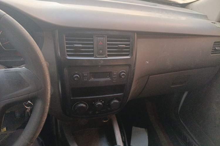 Used Wuling Rongguang V 2018 1.5L Practical Version Audio And AC Panel