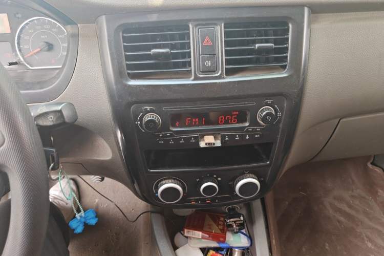 Used Wuling Rongguang V 2018 1.5L Practical Version Audio And AC Panel