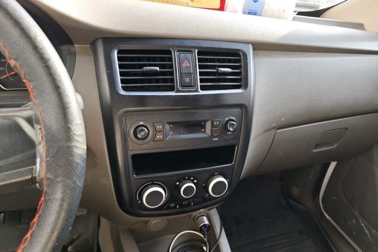 Used Wuling Rongguang V 2018 1.2L Practical Model Audio And AC Panel