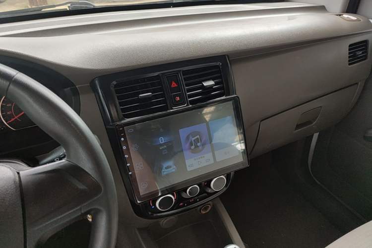 Used Wuling Rongguang V 2018 1.5L Practical Version Audio And AC Panel