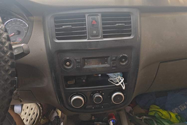 Used Wuling Rongguang V 2018 1.5L Practical Version Audio And AC Panel