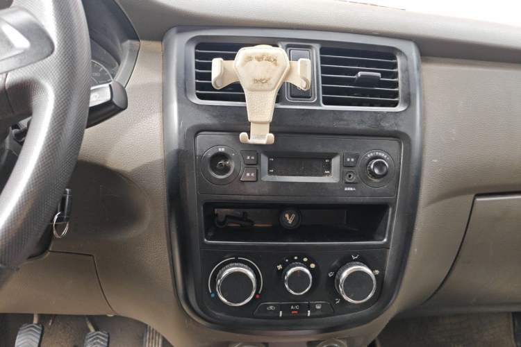 Used Wuling Rongguang V 2018 1.5L Practical Version Audio And AC Panel