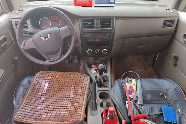 Used Wuling Rongguang V 2018 1.5L Practical Version Center Console