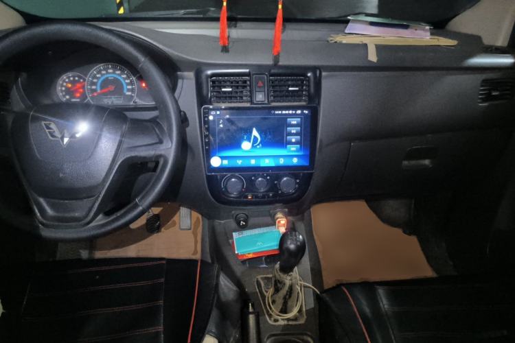 Used Wuling Rongguang V 2018 1.5L Standard Version Center Console
