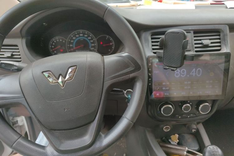 Used Wuling Rongguang V 2018 1.5L Standard Version Center Console