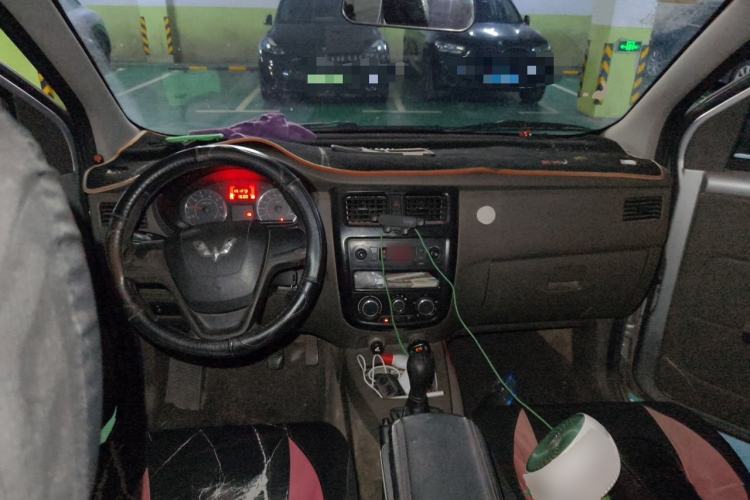 Used Wuling Rongguang V 2018 1.5L Practical Version Center Console