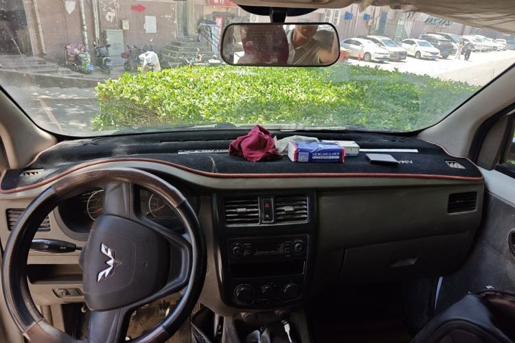 Used Wuling Rongguang V 2018 1.5L Practical Version Center Console
