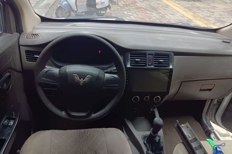 Used Wuling Rongguang V 2018 1.5L Standard Version Center Console